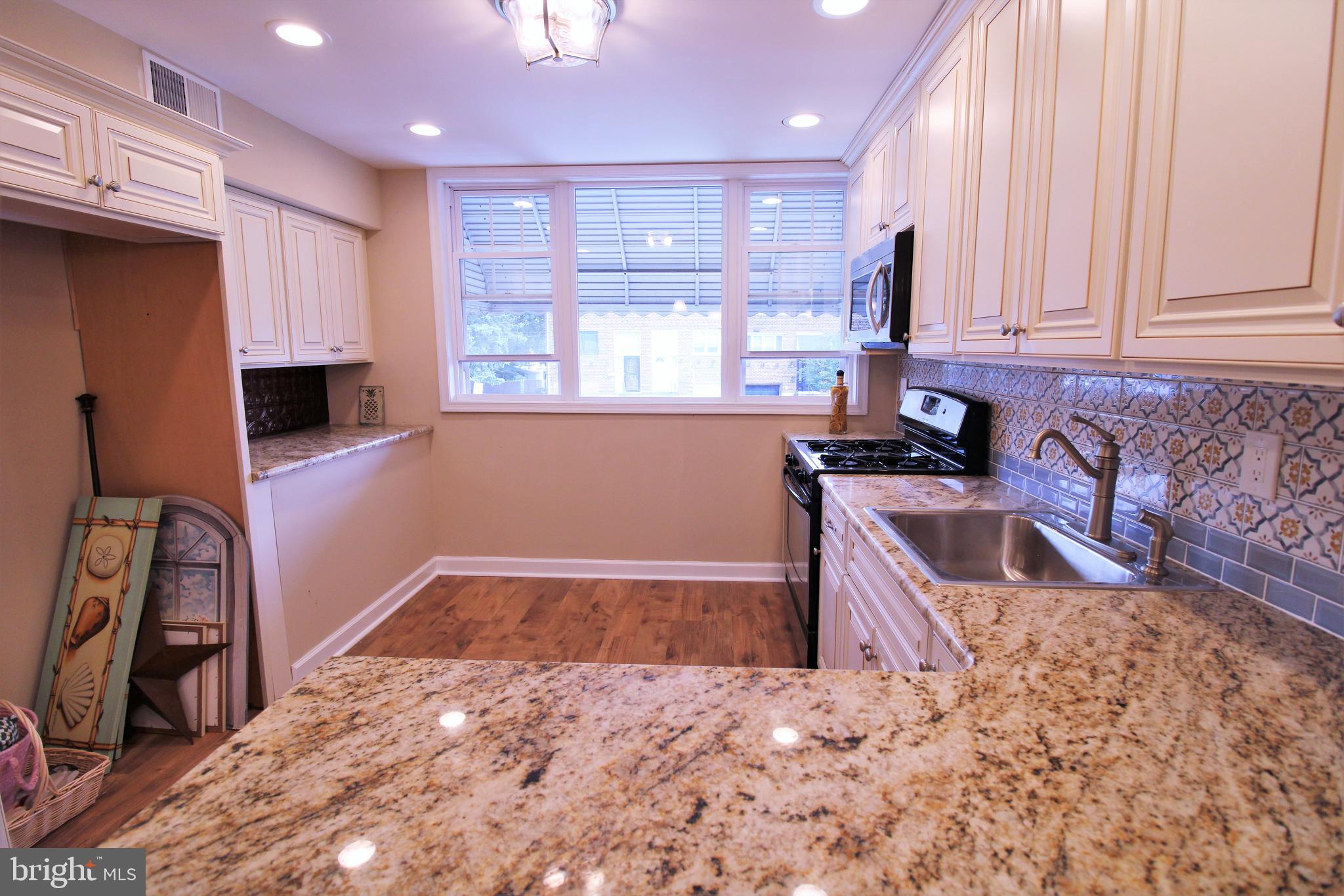 12132 Sweet Briar Road Philadelphia, PA 19154 - Photo 3 of 30 Gallery Image 3