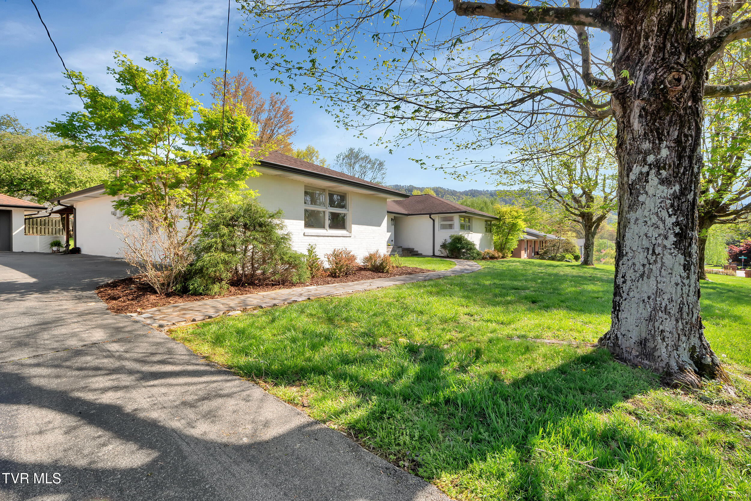 617 Ridgefields Road Kingsport, TN 37660 - Photo 2 of 53 46_53