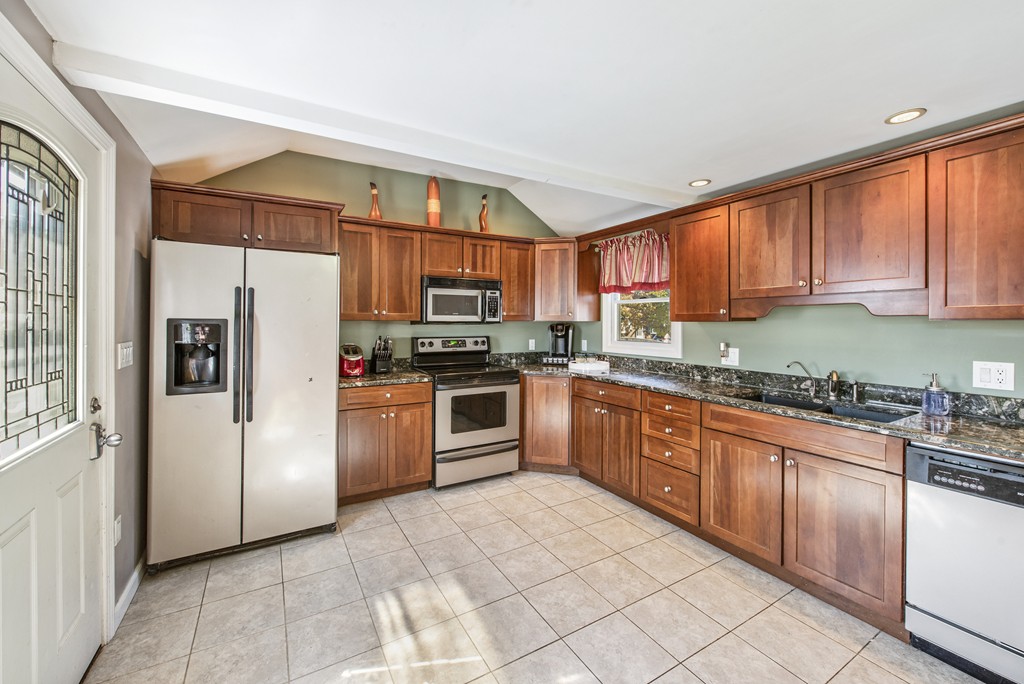 9 Roland Road Peabody, MA 01960 - Photo 11 of 22 Gallery Image 11
