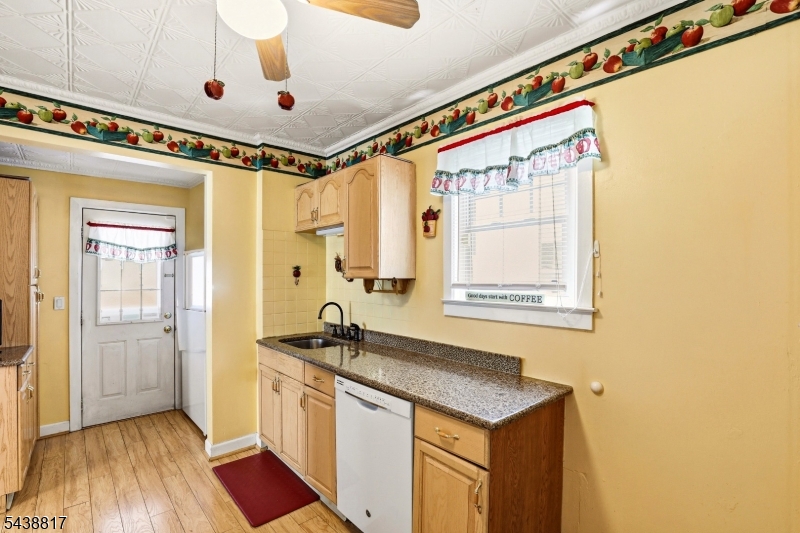 332 Riverside Avenue Lyndhurst, NJ 07071 - Photo 18 of 38