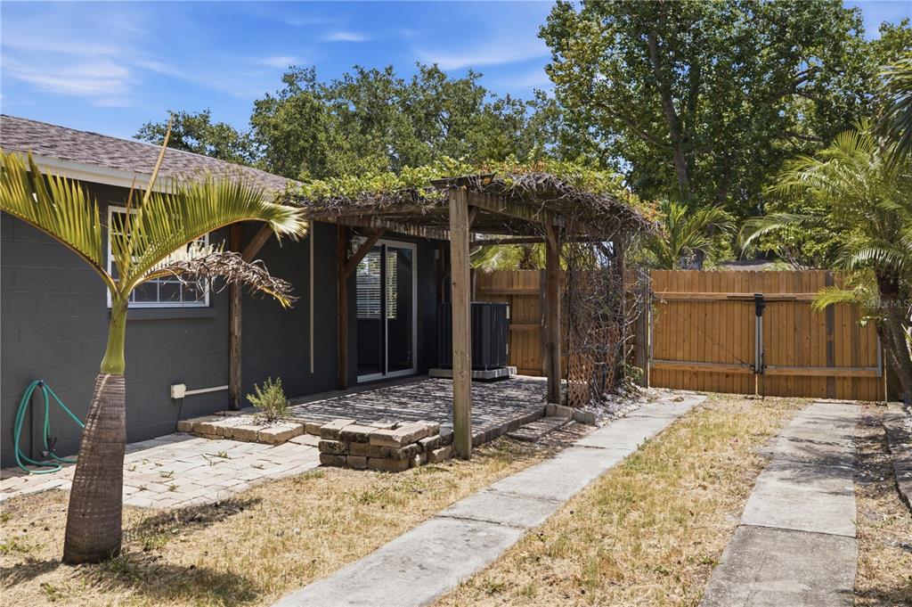 8536 Quail Road Seminole, FL 33777 - Photo 26 of 40