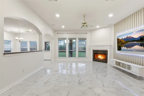 a view of an entryway with a livingroom