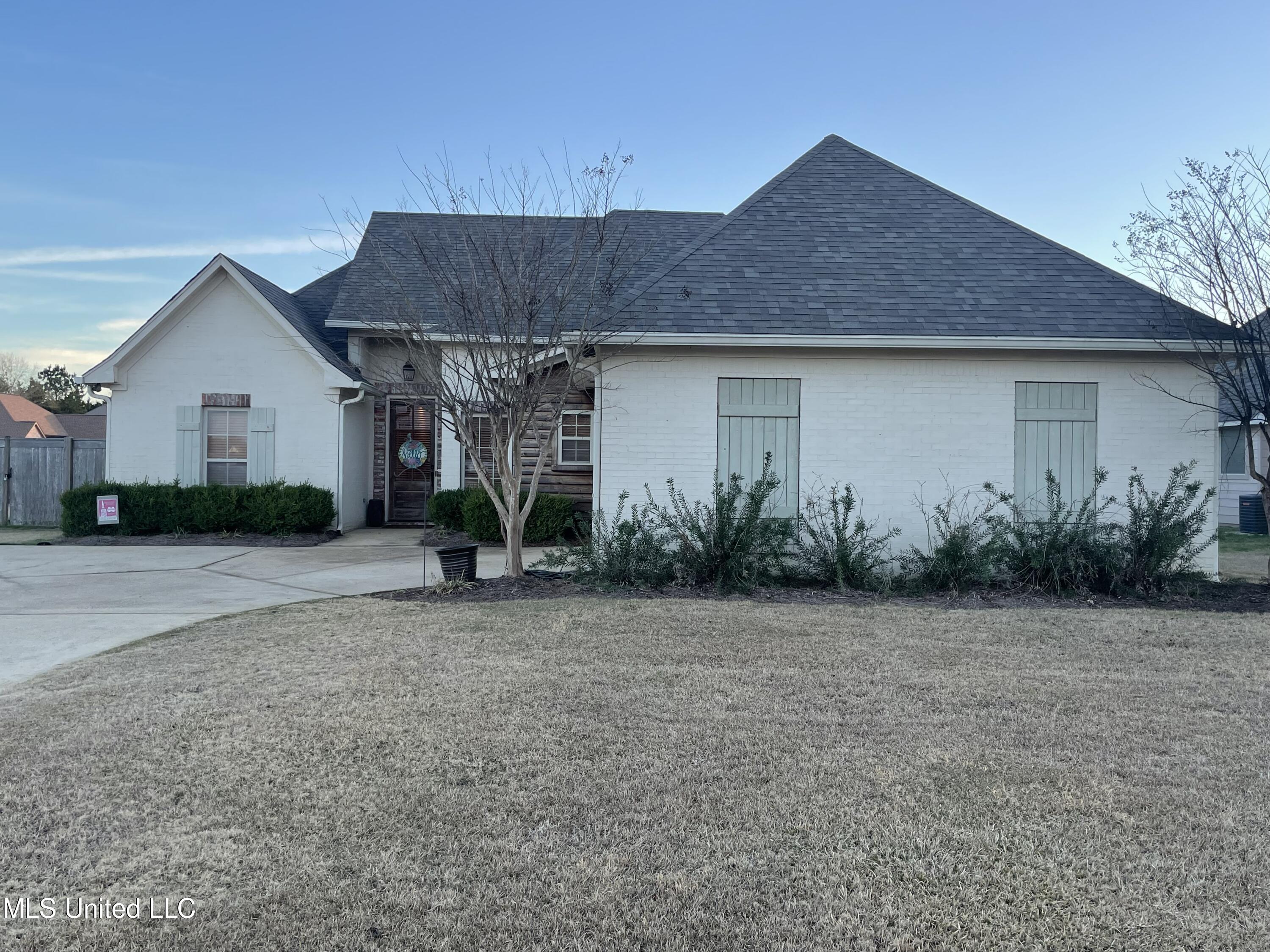 107 Cannon Run Canton, MS 39046 - Photo 2 of 38 IMG_4698