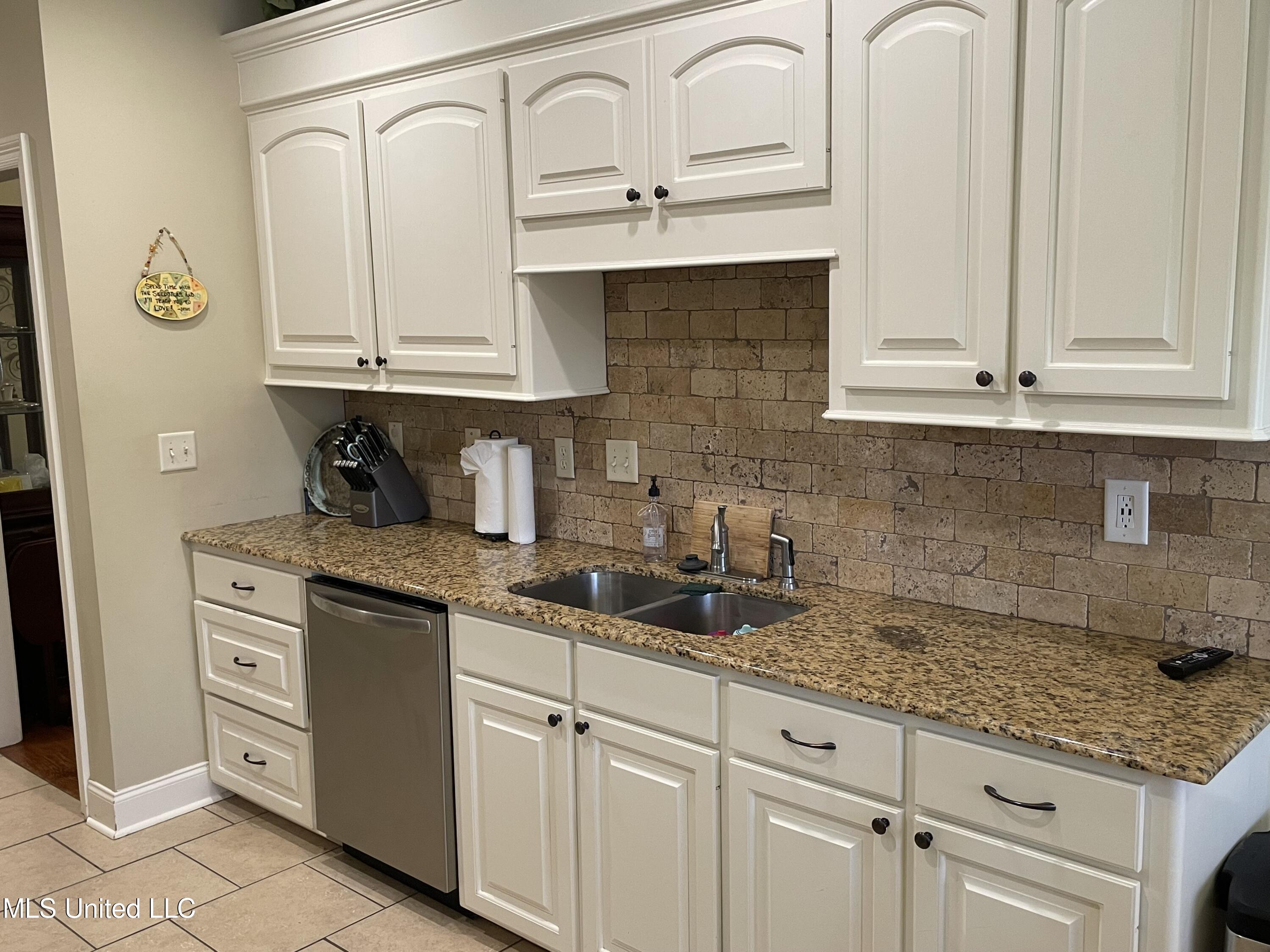 107 Cannon Run Canton, MS 39046 - Photo 10 of 38 IMG_4670