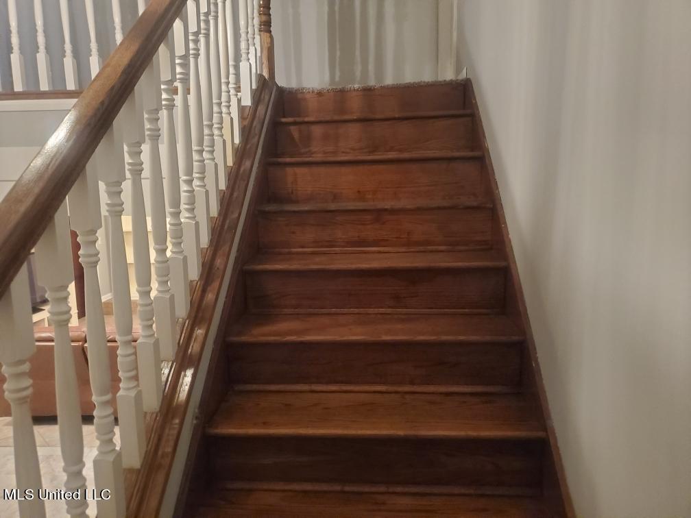 1537 Taska Road Red Banks, MS 38661 - Photo 8 of 14 Stairs