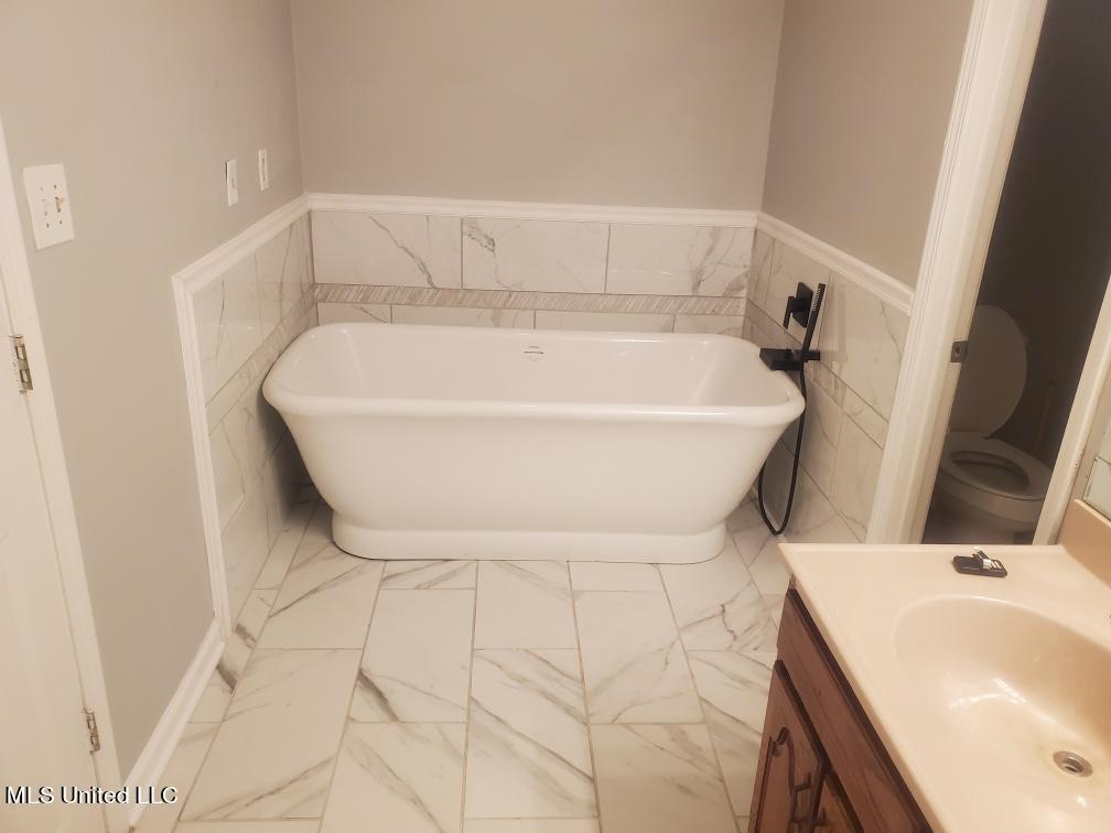 1537 Taska Road Red Banks, MS 38661 - Photo 10 of 14 Primary Bathroom