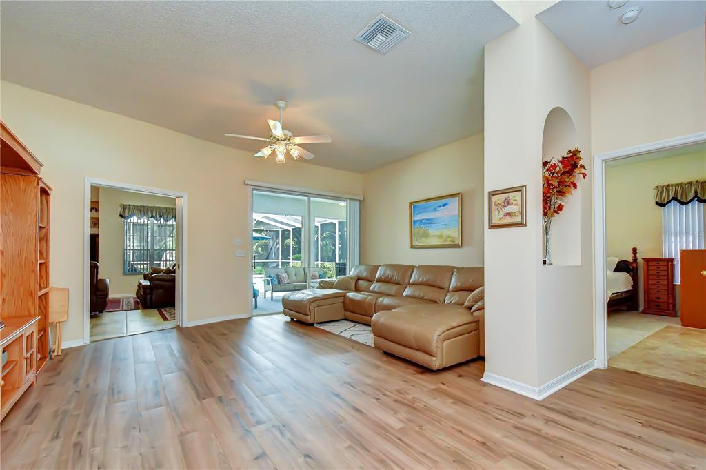 4916 Willow Ridge Terrace Valrico, FL 33596 - Photo 8 of 38