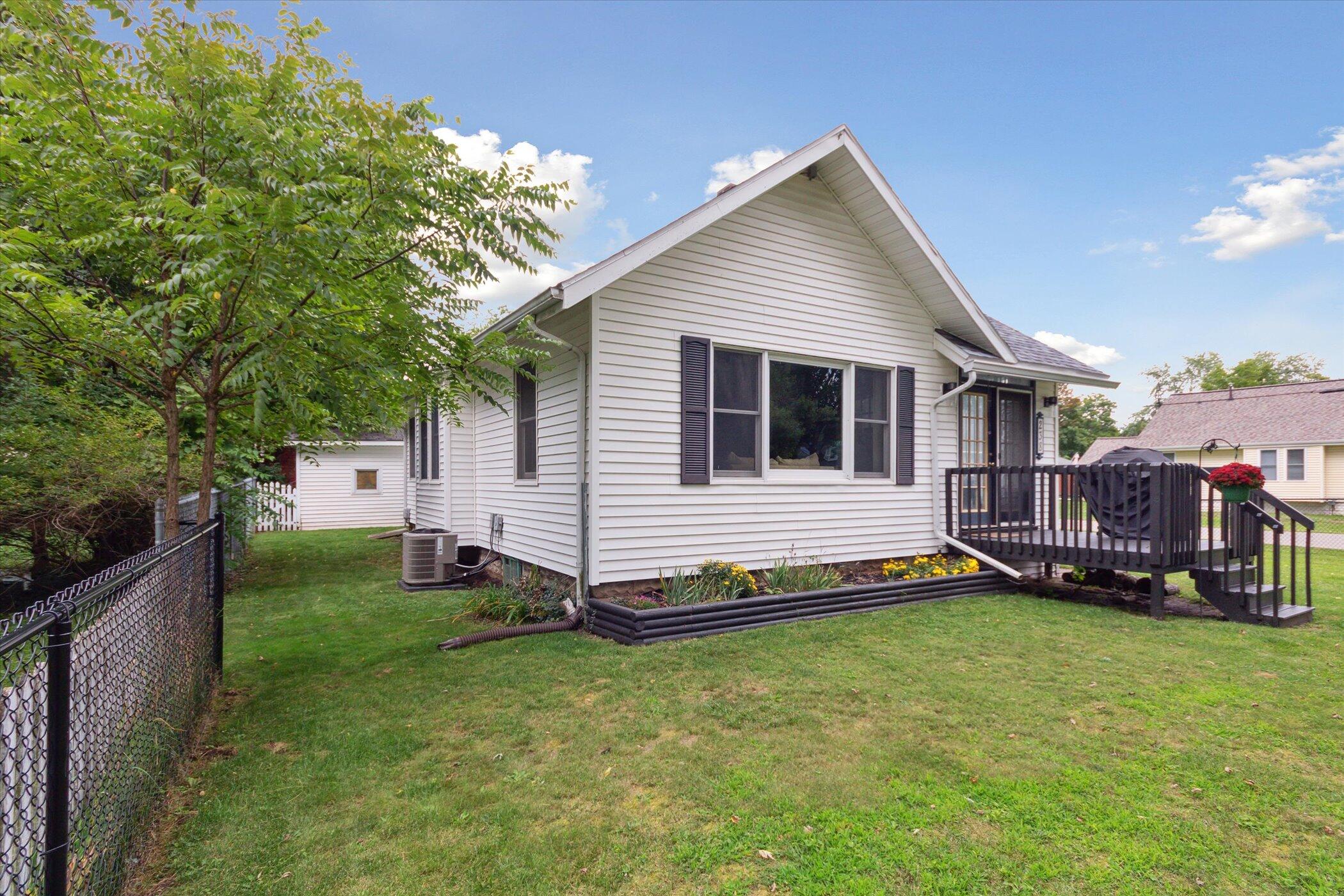 Undisclosed Address Jackson, MI 49203 - Photo 3 of 37 02-238-Wright-St-Jackson-MI-49203-Window