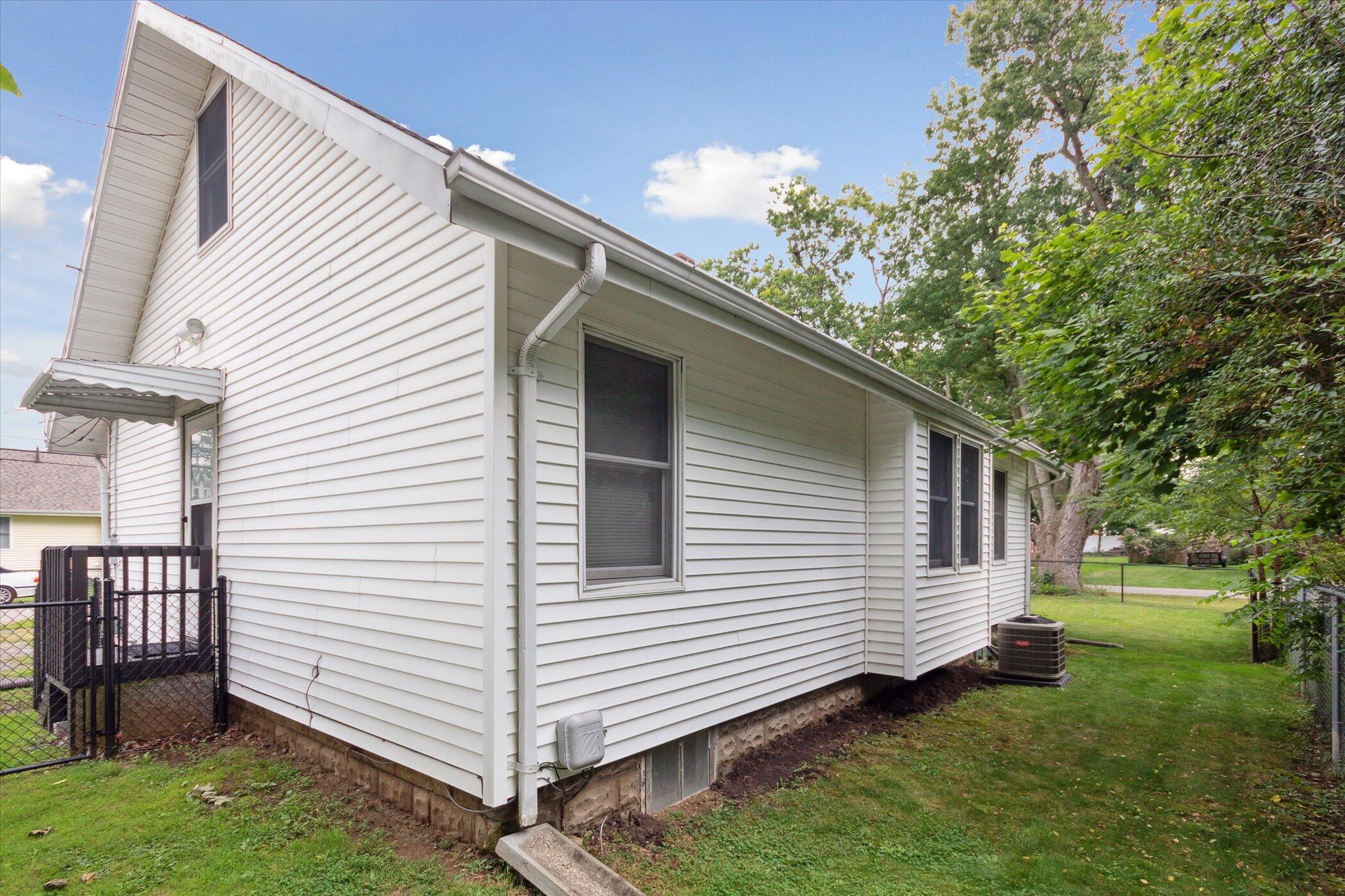 Undisclosed Address Jackson, MI 49203 - Photo 35 of 37 34-238-Wright-St-Jackson-MI-49203-Window