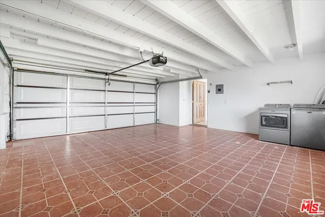 $7,500 | 960 North Tigertail Road, Los Angeles, CA 90049