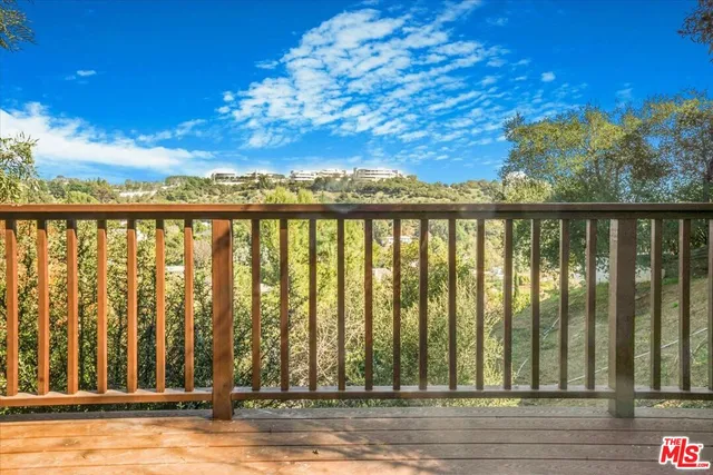 $7,500 | 960 North Tigertail Road, Los Angeles, CA 90049