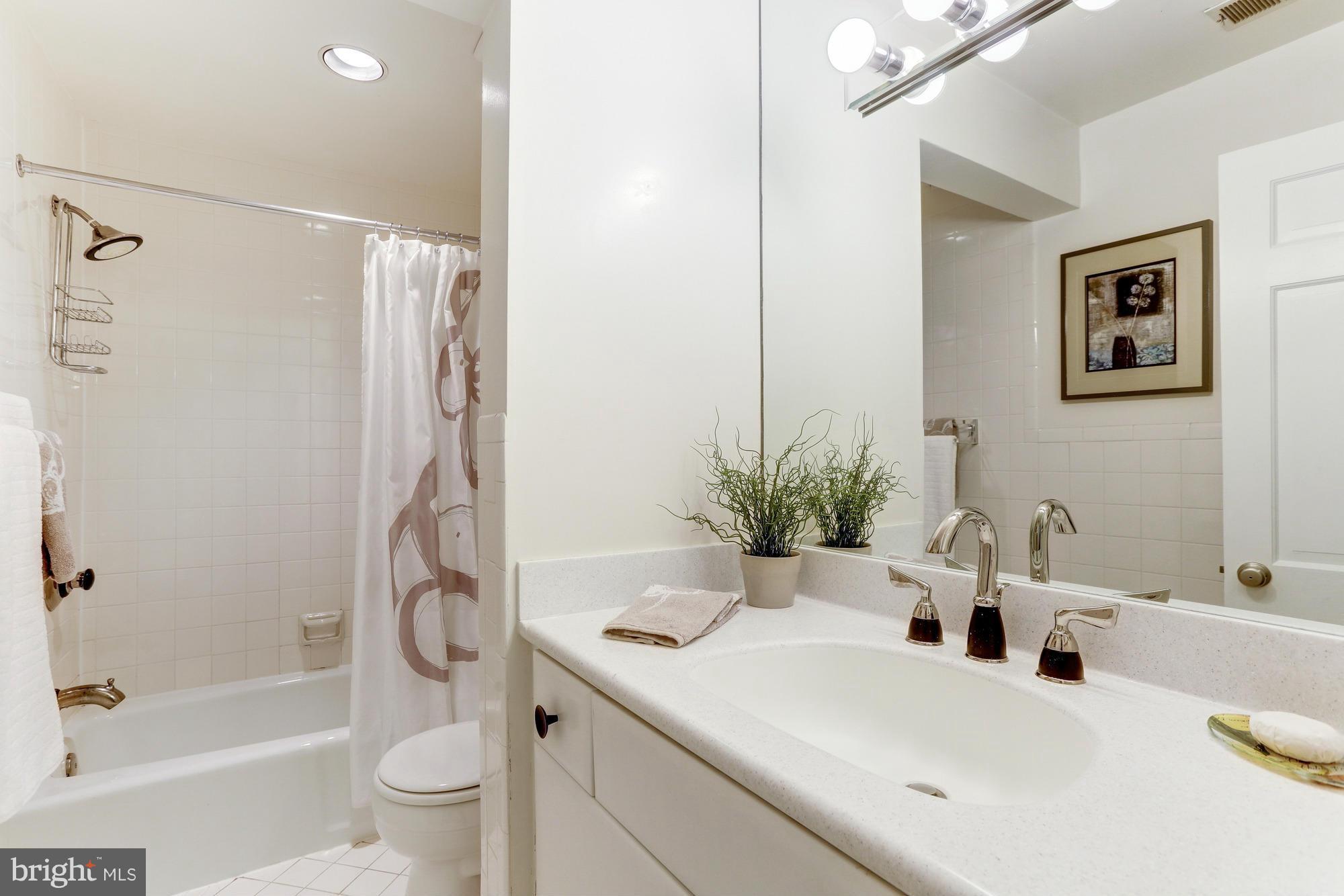 5511 Lambeth Road Bethesda, MD 20814 - Photo 22 of 30 Bath