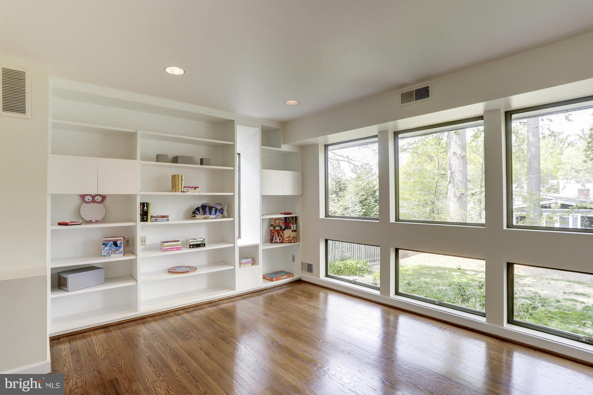 5511 Lambeth Road Bethesda, MD 20814 - Photo 7 of 30 Interior (General)