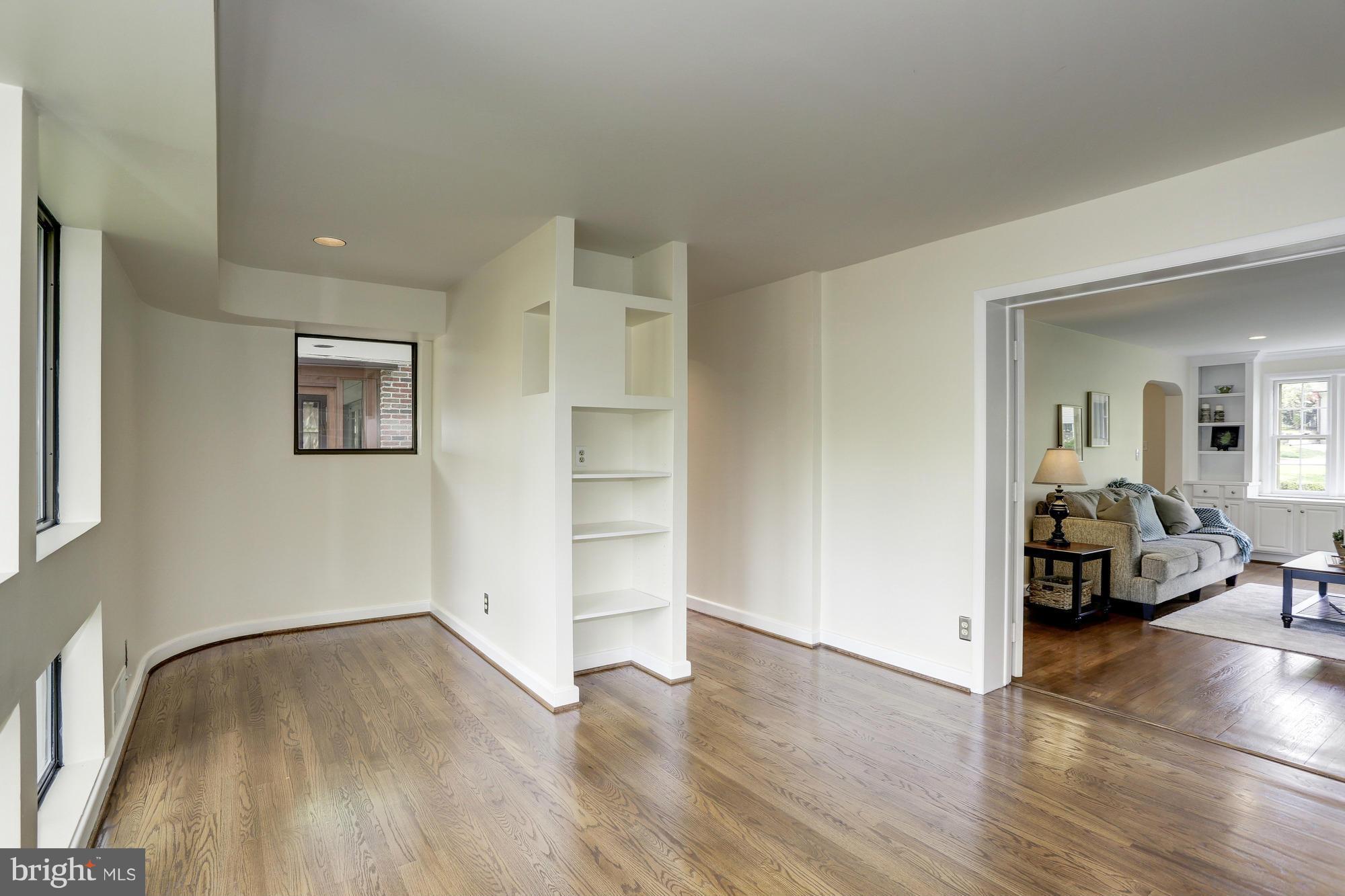 5511 Lambeth Road Bethesda, MD 20814 - Photo 8 of 30 Interior (General)