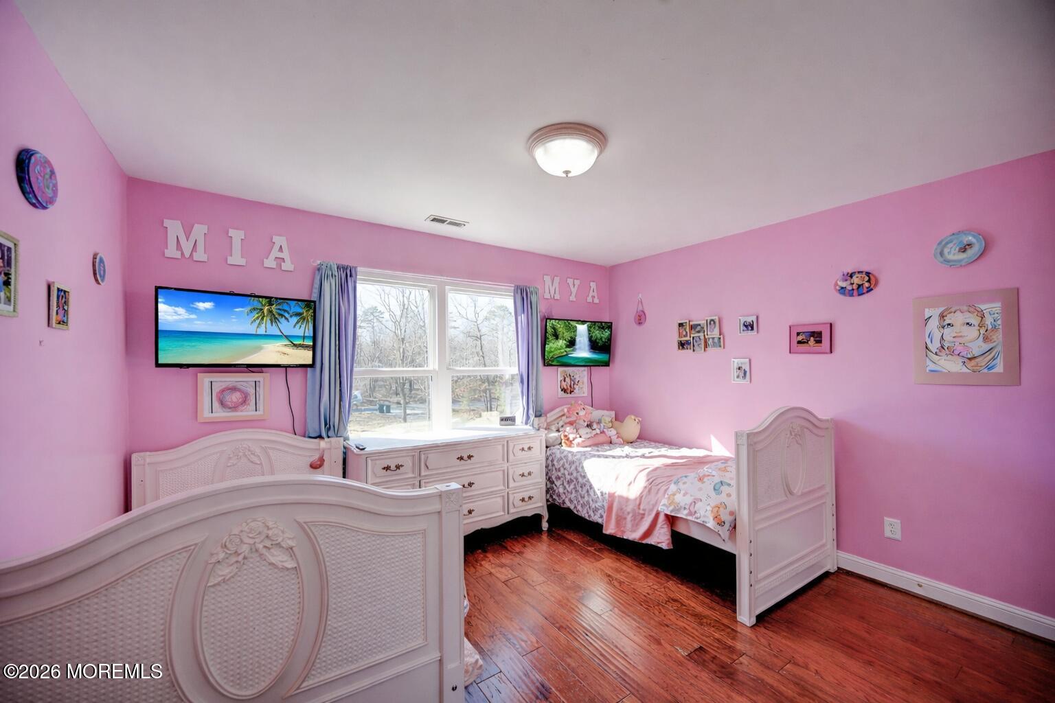 435 Vath Street Jackson, NJ 08527 - Photo 33 of 59 a bedroom with a bed and a large window