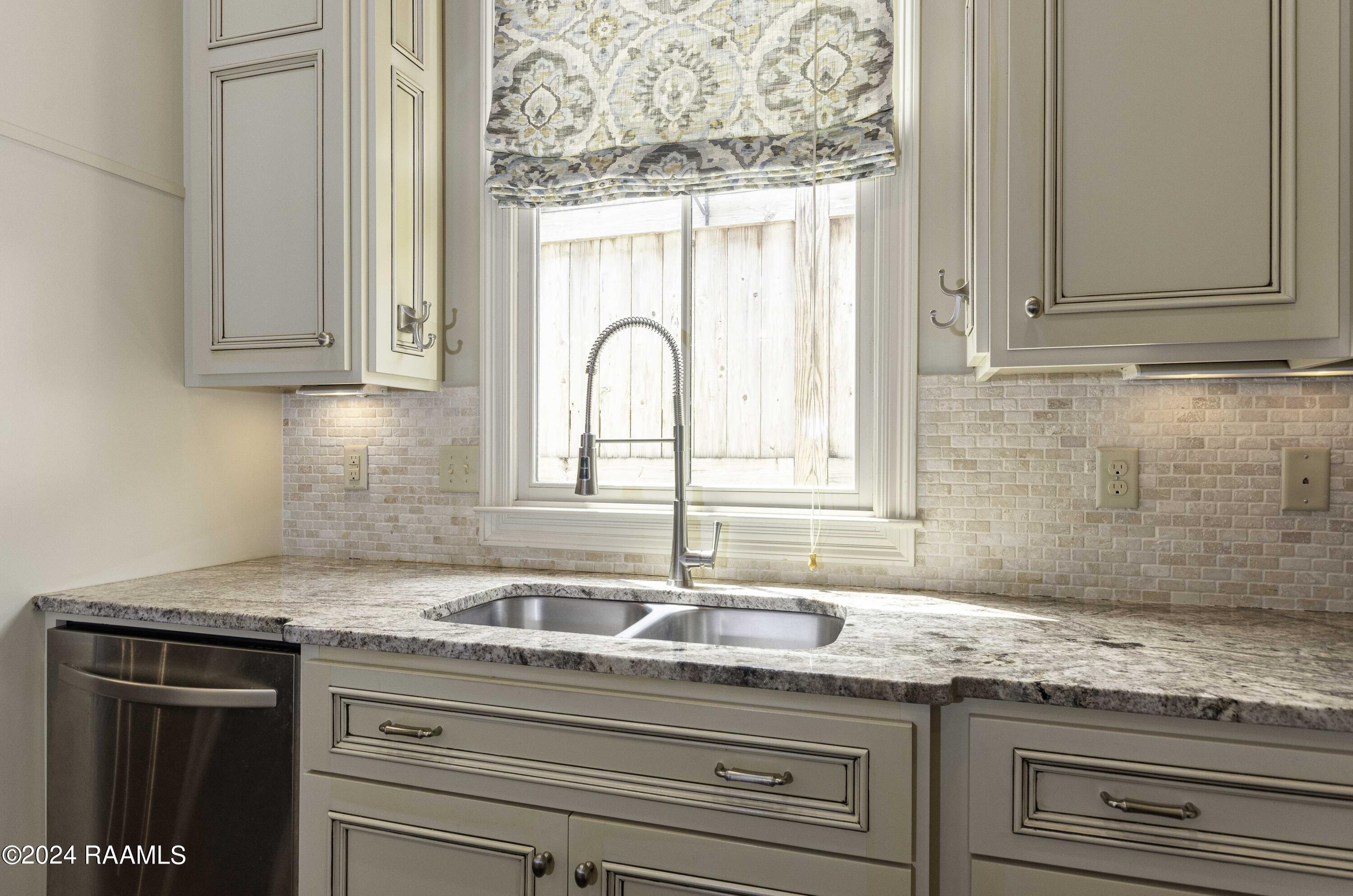 102 Brickell Way Lafayette, LA 70508 - Photo 17 of 30 Kitchen 5