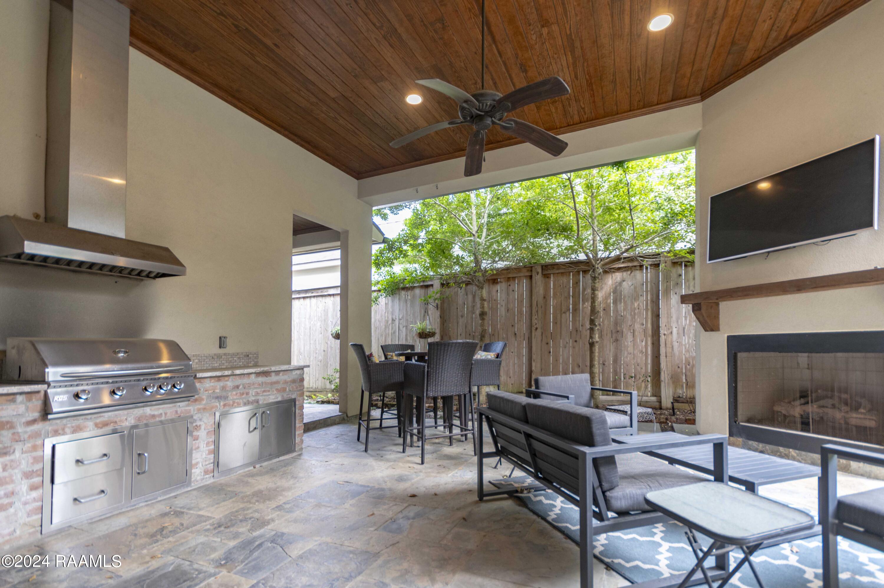 102 Brickell Way Lafayette, LA 70508 - Photo 29 of 30 Patio 1