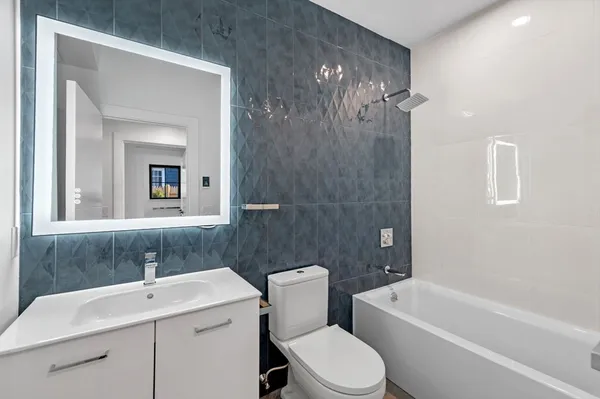 $889,000 | 11 Boynton Street, Unit 201, Swampscott, MA 01907