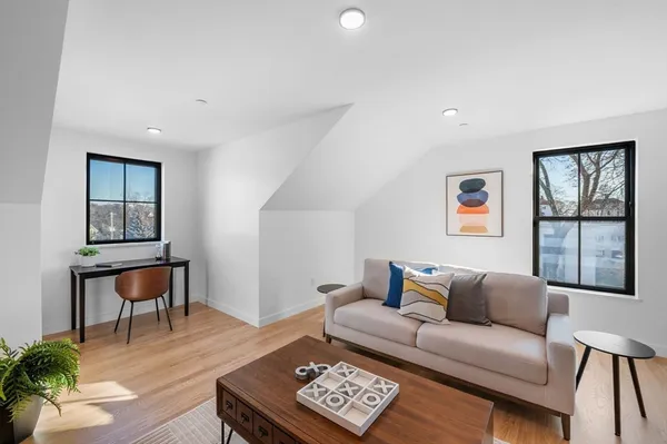 $889,000 | 11 Boynton Street, Unit 201, Swampscott, MA 01907