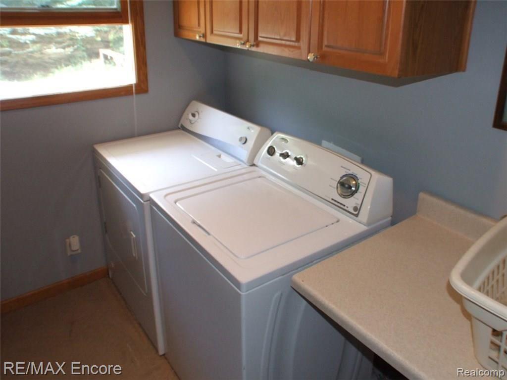 8945 Michigamme Road Clarkston, MI 48348 - Photo 28 of 30 First floor laundry with folding table