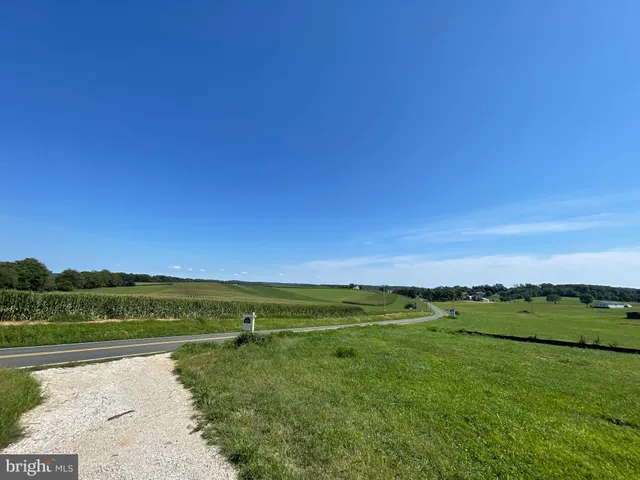 $975,000 | Cabbage Spring Mount, Mount Airy, MD 21771