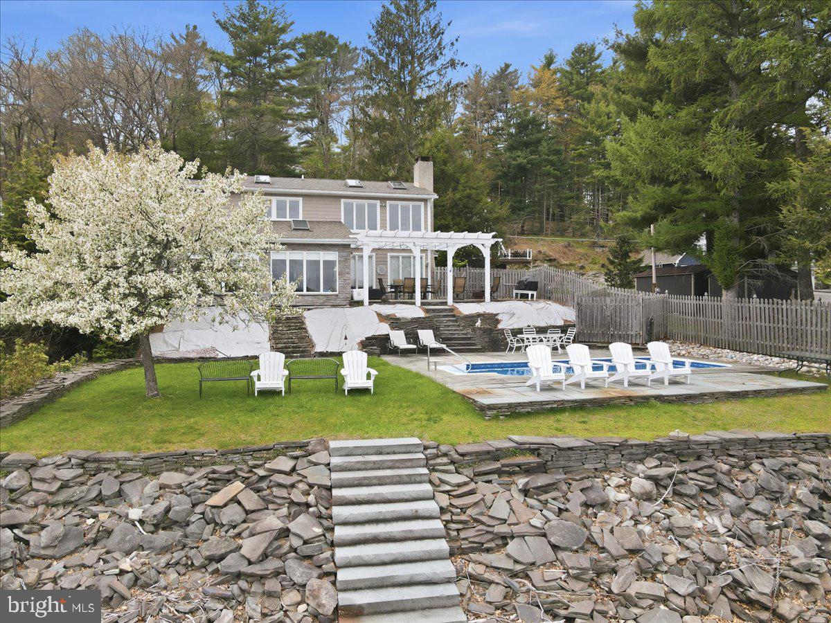 114 Shore Road Tafton, PA 18464 - Photo 4 of 137