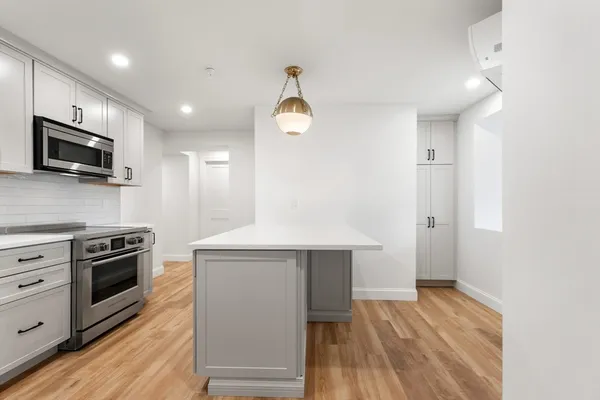 $3,100 | 32 Beacon Street, Unit 4, Gloucester, MA 01930