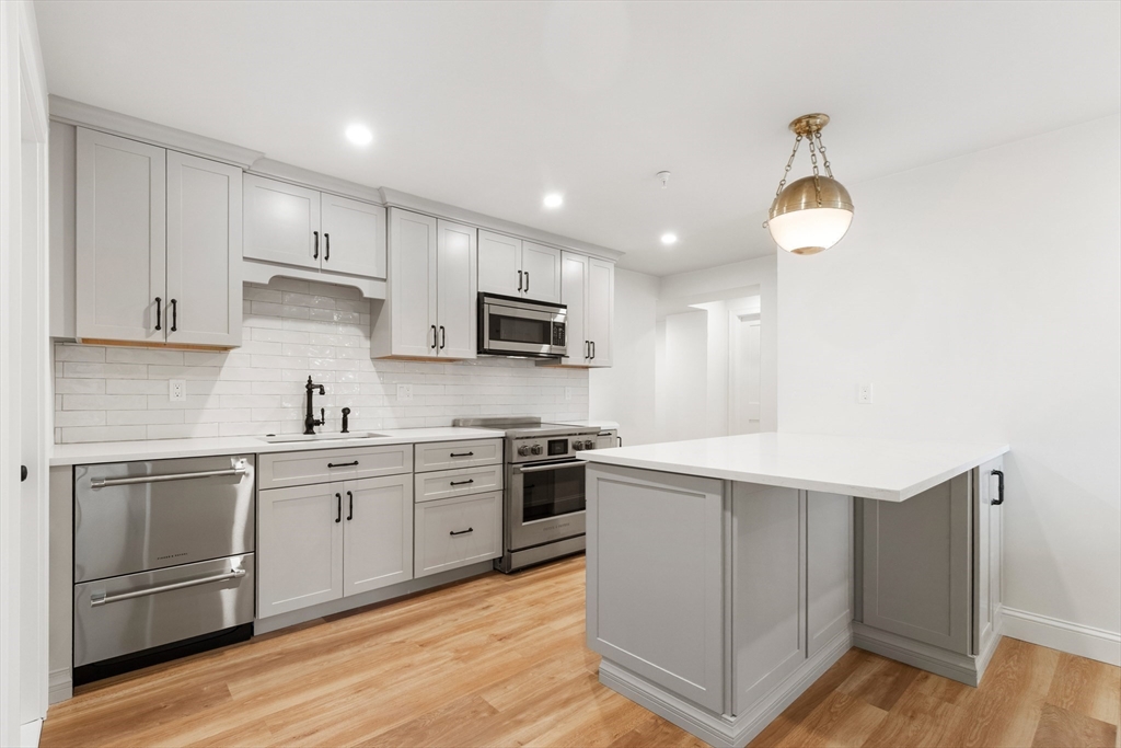 32 Beacon Street, Unit 4 Gloucester, MA 01930 - Photo 12 of 30