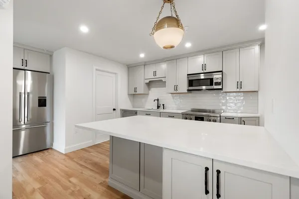 $3,100 | 32 Beacon Street, Unit 4, Gloucester, MA 01930