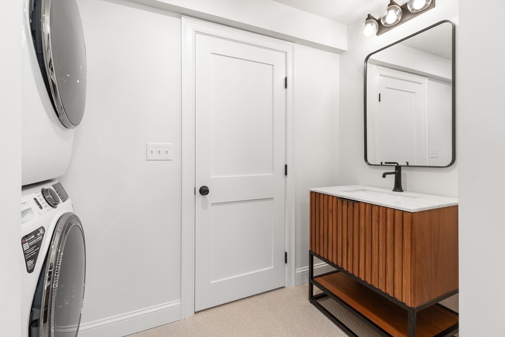 32 Beacon Street, Unit 4 Gloucester, MA 01930 - Photo 23 of 30