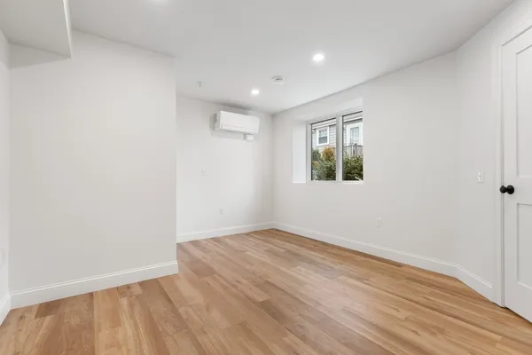 $3,100 | 32 Beacon Street, Unit 4, Gloucester, MA 01930