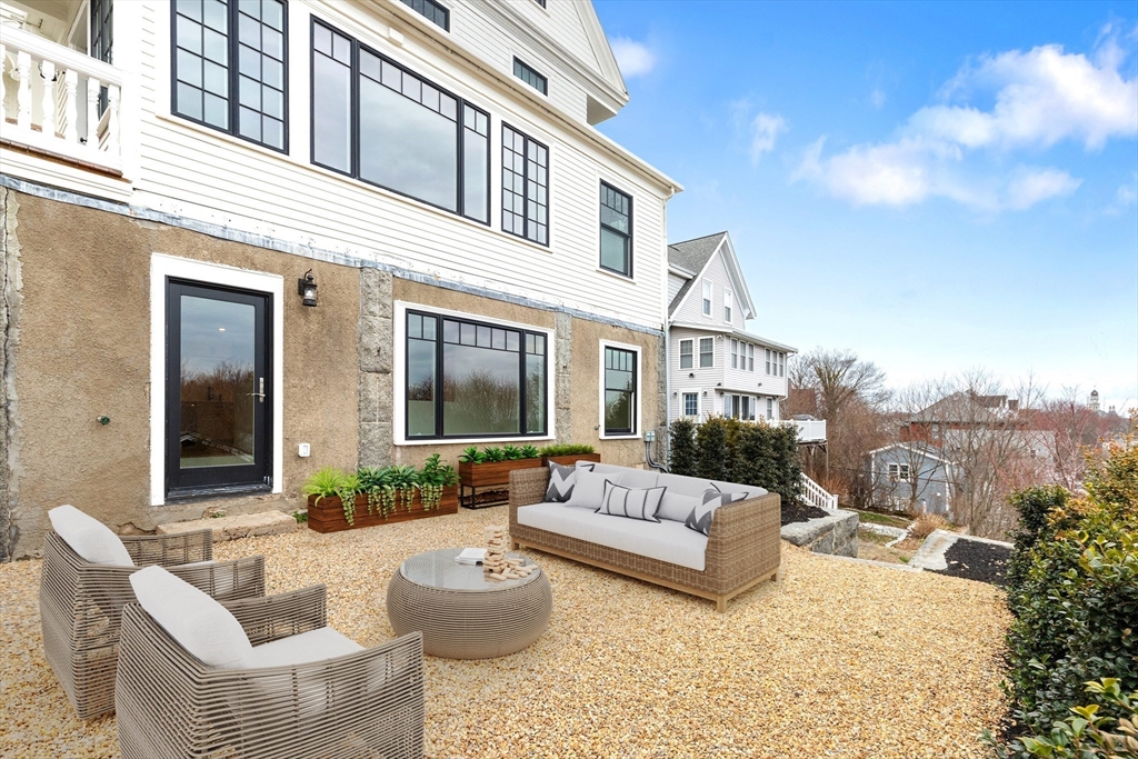 32 Beacon Street, Unit 4 Gloucester, MA 01930 - Photo 5 of 30