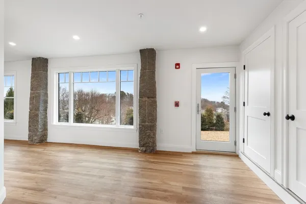 $3,100 | 32 Beacon Street, Unit 4, Gloucester, MA 01930