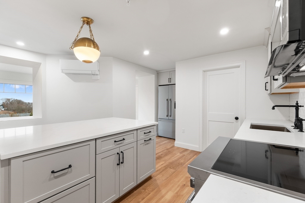 32 Beacon Street, Unit 4 Gloucester, MA 01930 - Photo 9 of 30