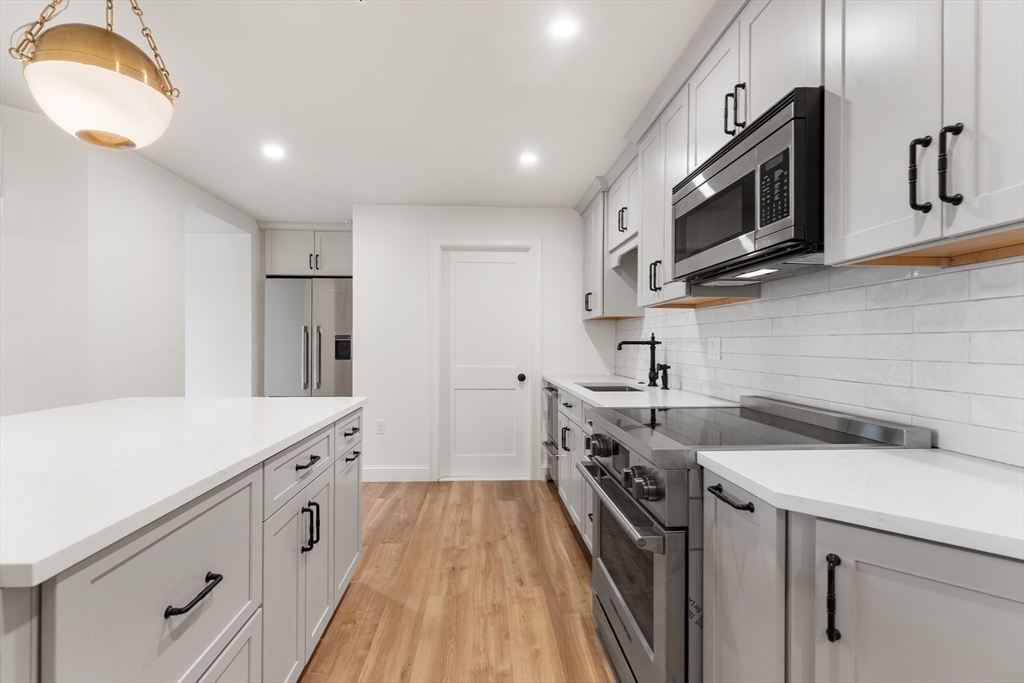 32 Beacon Street, Unit 4 Gloucester, MA 01930 - Photo 10 of 30