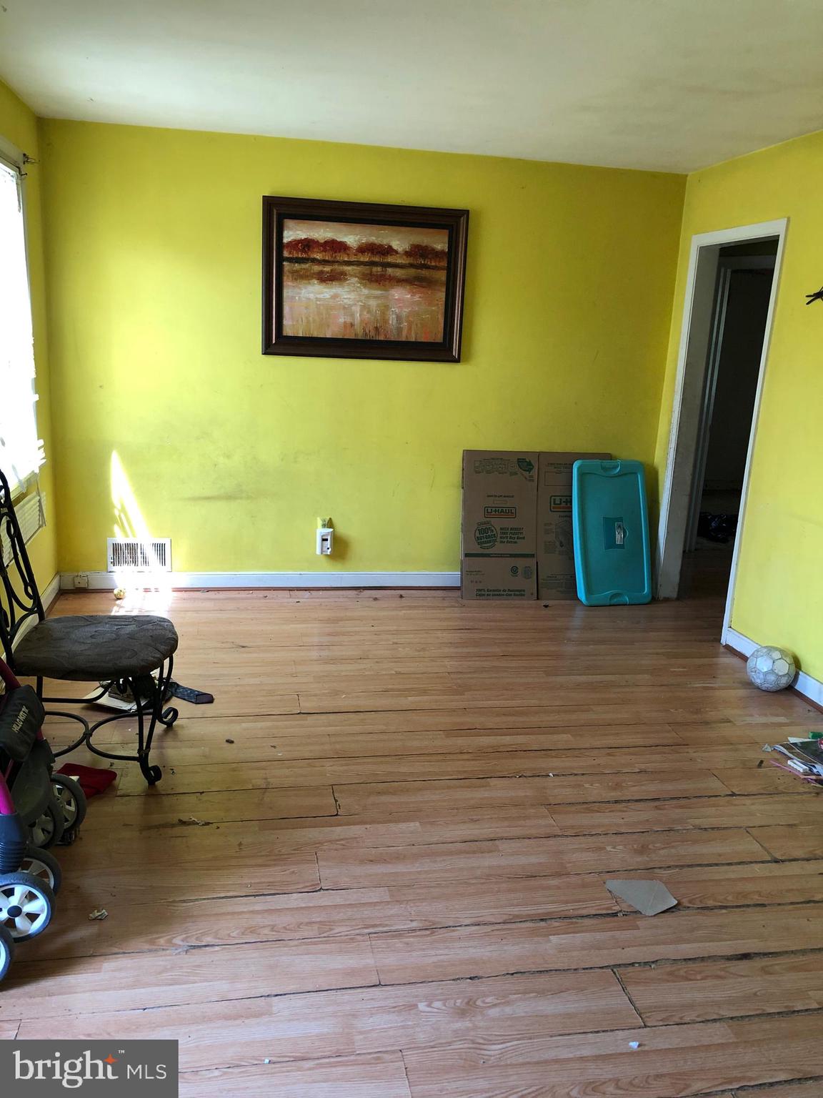 2705 Terrapin Road Silver Spring, MD 20906 - Photo 2 of 12 Living Room