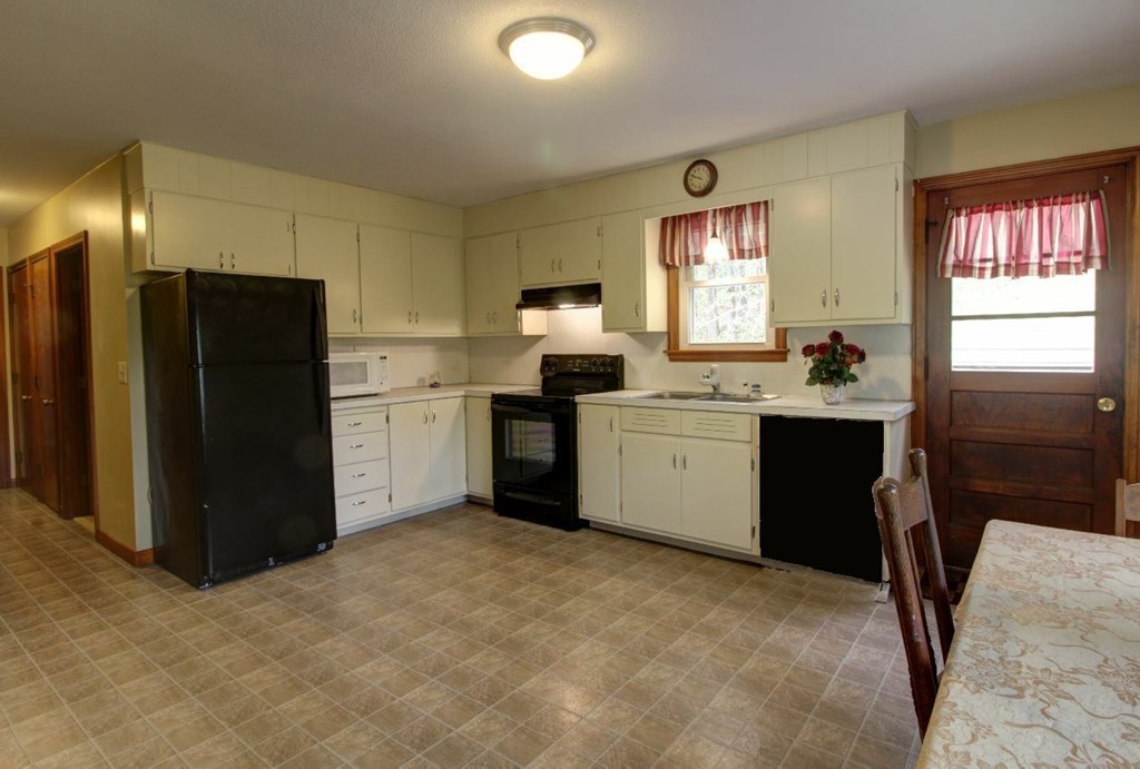 590 Ashby State Road Fitchburg, MA 01420 - Photo 2 of 13 Gallery Image 2