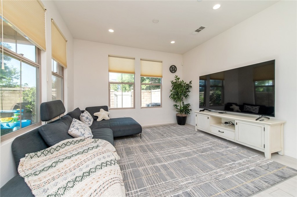 192 Finch Lake Forest, CA 92630 - Photo 19 of 43