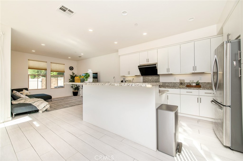 192 Finch Lake Forest, CA 92630 - Photo 4 of 43