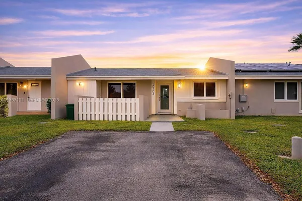 $2,500 | 20704 Southwest 103rd Place, Unit 20704, Cutler Bay, FL 33189