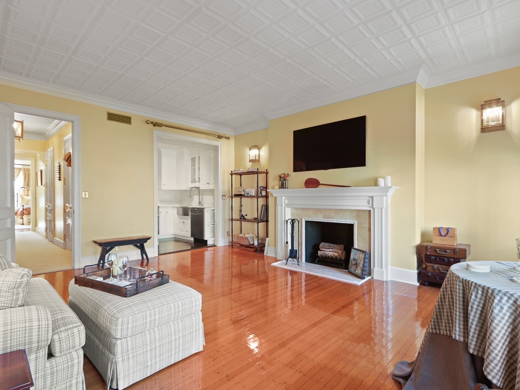 357-359 Beacon Street, Unit 4 Boston, MA 02116 - Photo 2 of 24