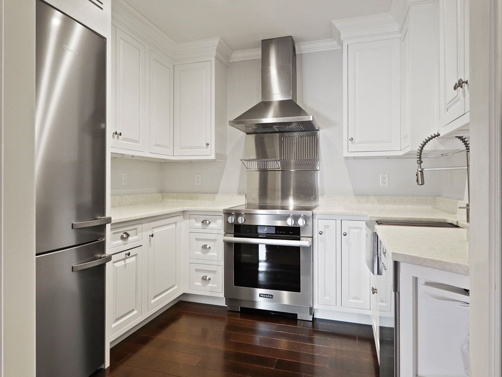 357-359 Beacon Street, Unit 4 Boston, MA 02116 - Photo 4 of 24