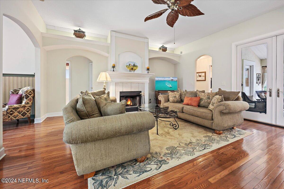 3228 Sequoyah Circle St. Johns, FL 32259 - Photo 9 of 47 09-Family Room