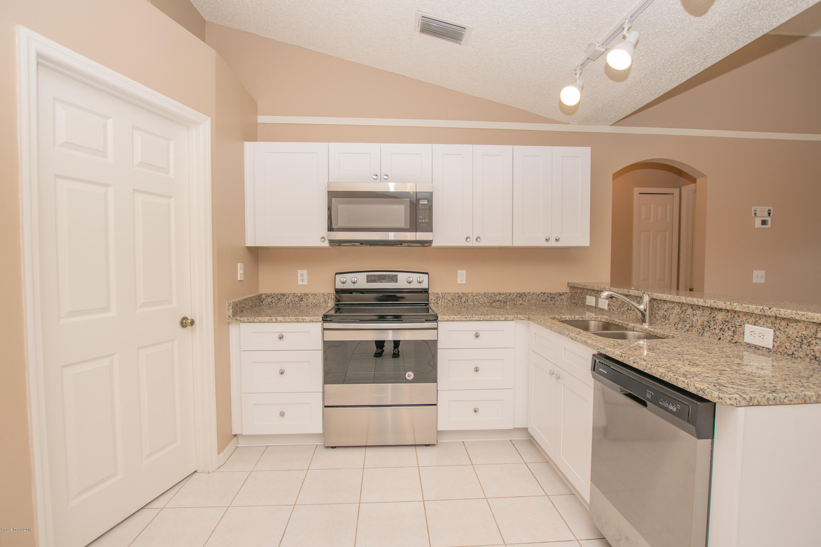 2027 Blue Ridge Avenue Melbourne, FL 32935 - Photo 9 of 29 DSC_0018