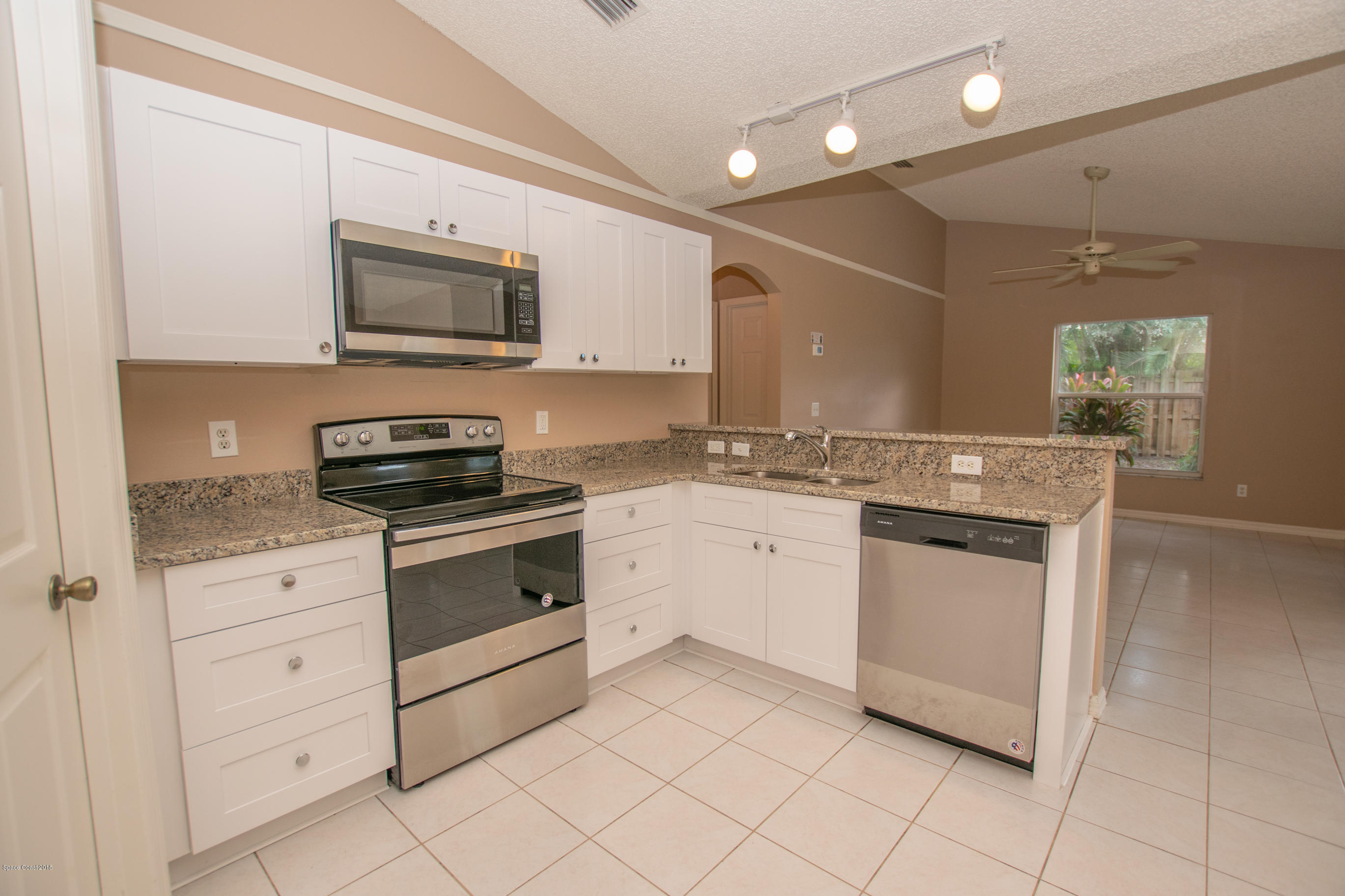 2027 Blue Ridge Avenue Melbourne, FL 32935 - Photo 10 of 29 DSC_0020