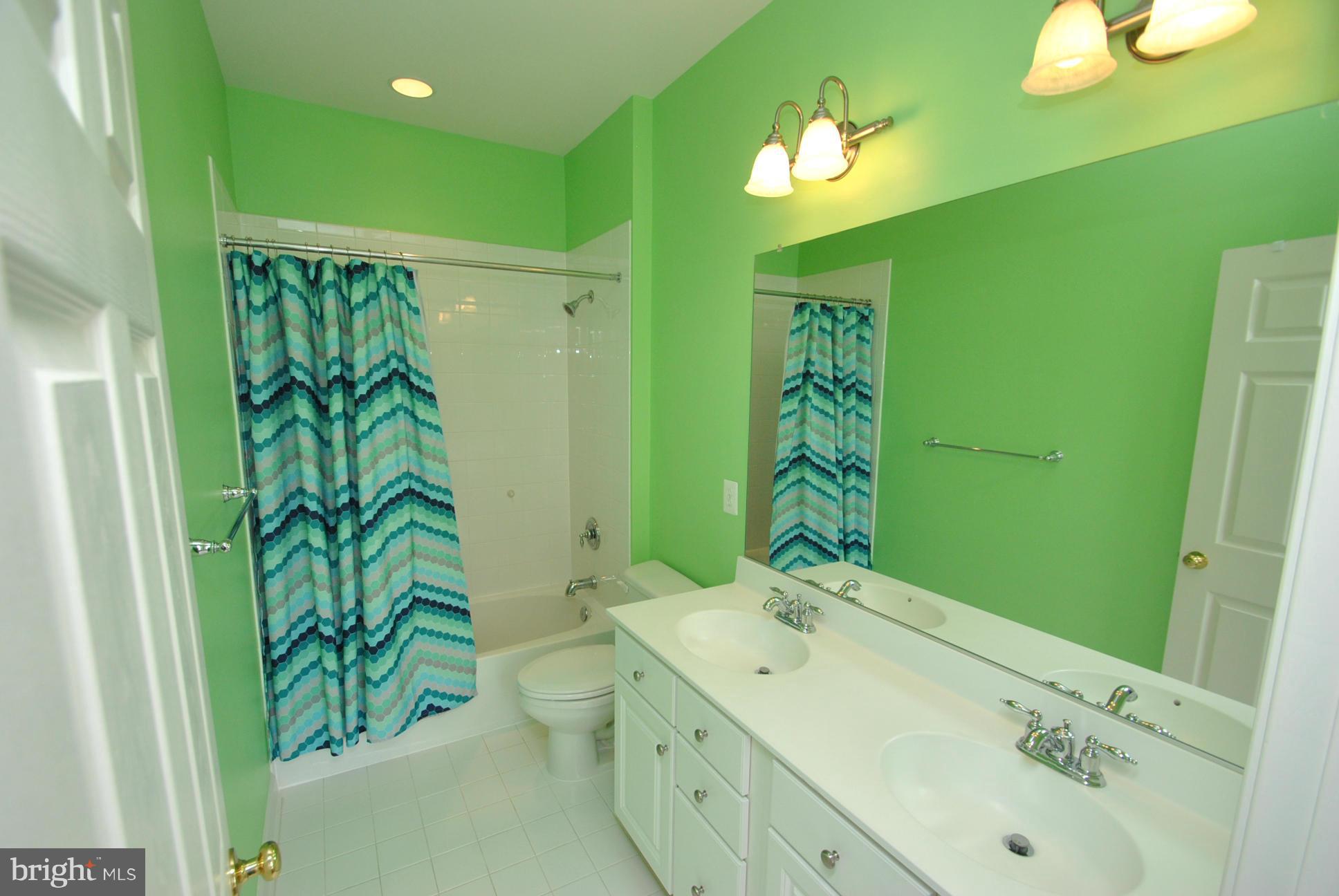 5113 Bright Owl Road Perry Hall, MD 21128 - Photo 17 of 30 2ND FULL BATH UPPER LEVEL HALLWAY