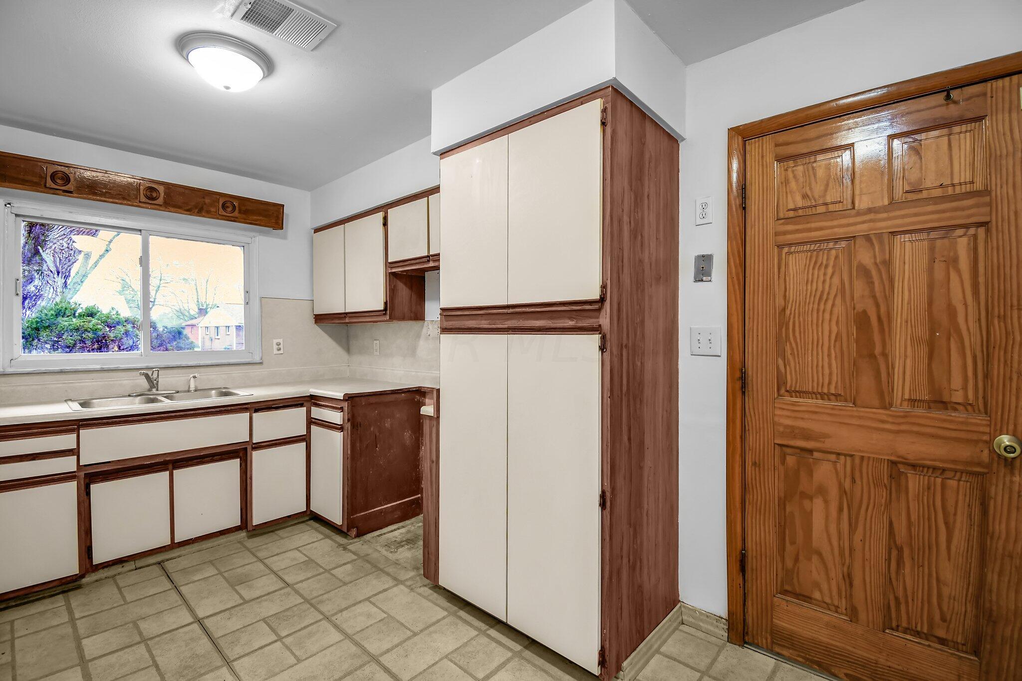 3829 Gilroy Road Columbus, OH 43227 - Photo 13 of 36 Gallery Image 13
