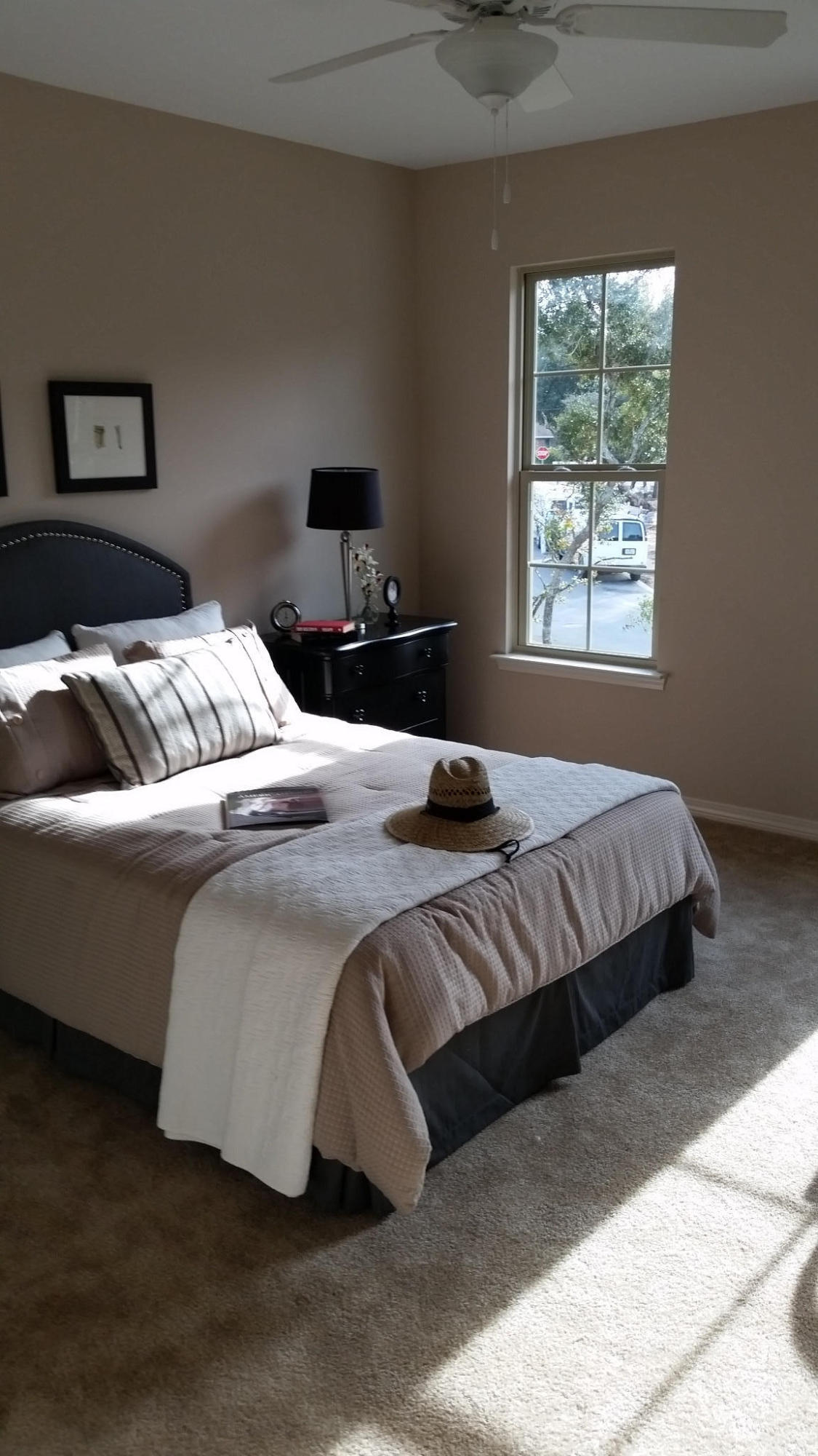 205 Rigdon Court Northwest Fort Walton Beach, FL 32548 - Photo 40 of 48 a bedroom with a bed and couch