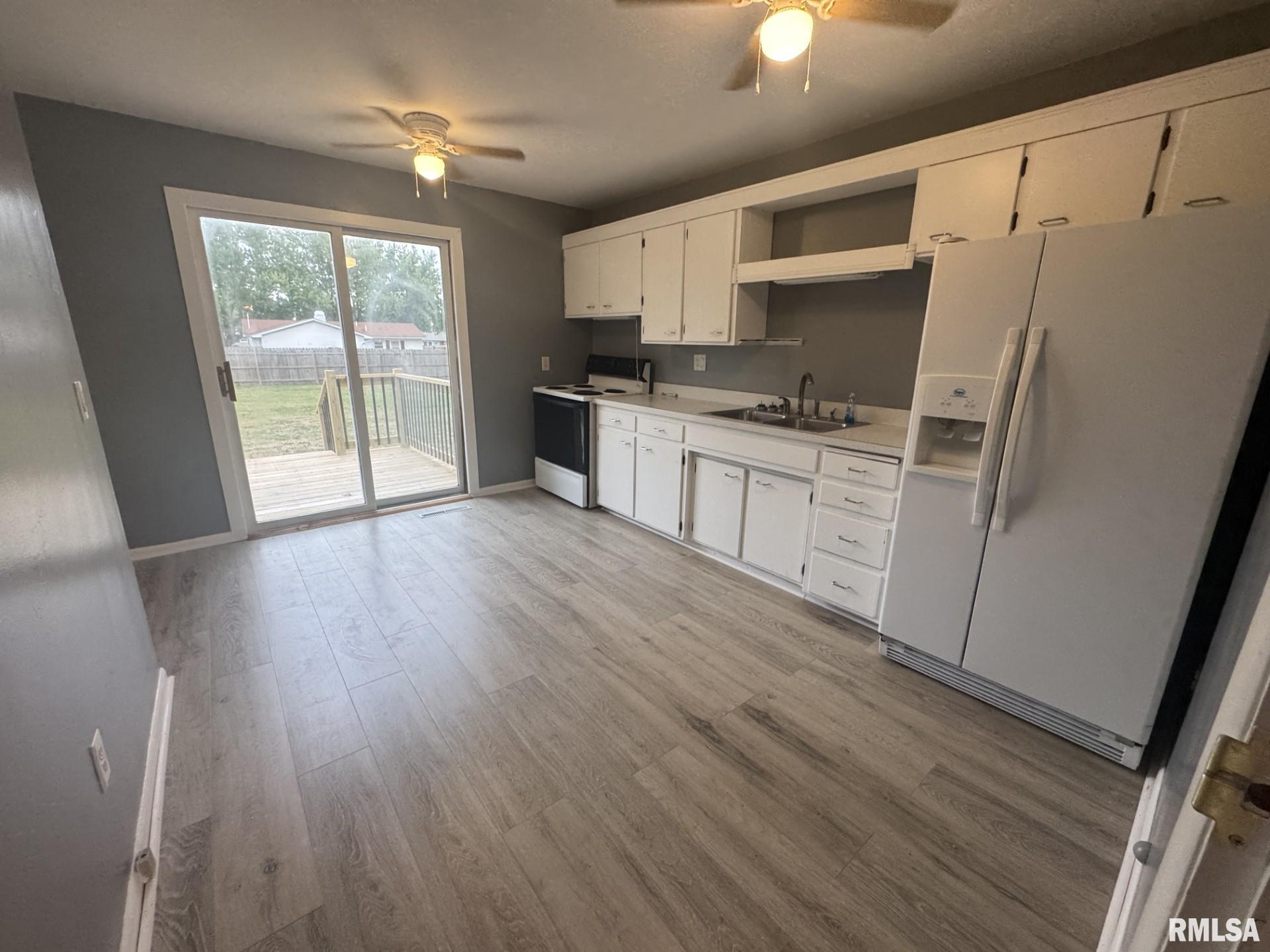 522 South Beach Street Kewanee, IL 61443 - Photo 2 of 28