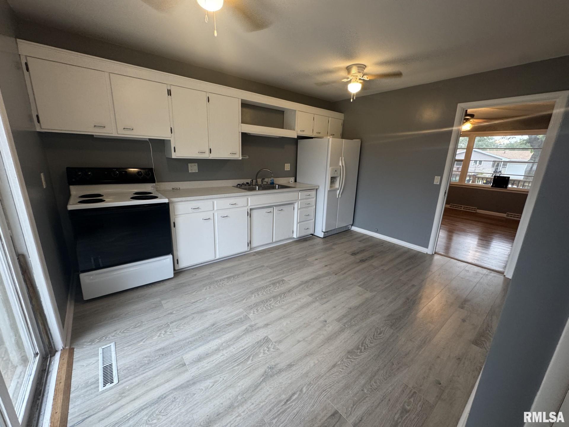 522 South Beach Street Kewanee, IL 61443 - Photo 3 of 28
